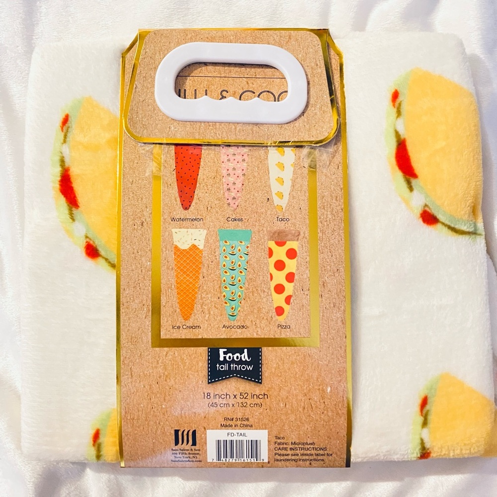 Lulu & Coco Taco Tail Throw Blanket - Picture 2 of 3